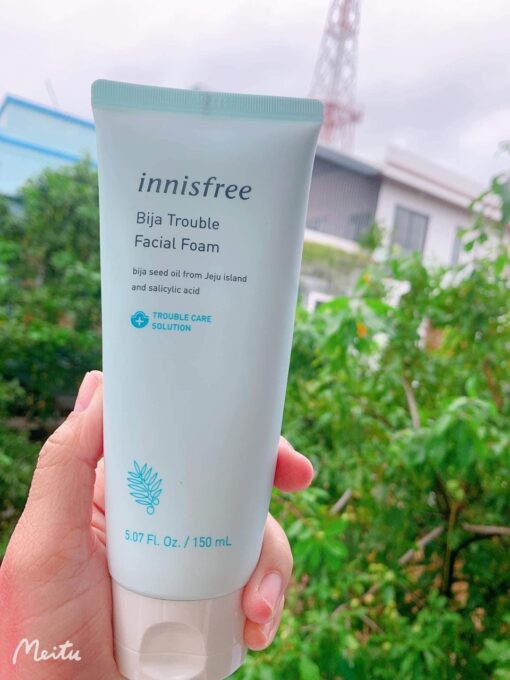 sửa rửa mặt da mụn Bija Innisfree