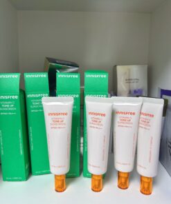 Kem chống nắng nâng tone da che khuyết điểm+ vitamin C giúp dưỡng trắng, trị nám.
Innisfree Vitamin C tone up sunscreen 50ml