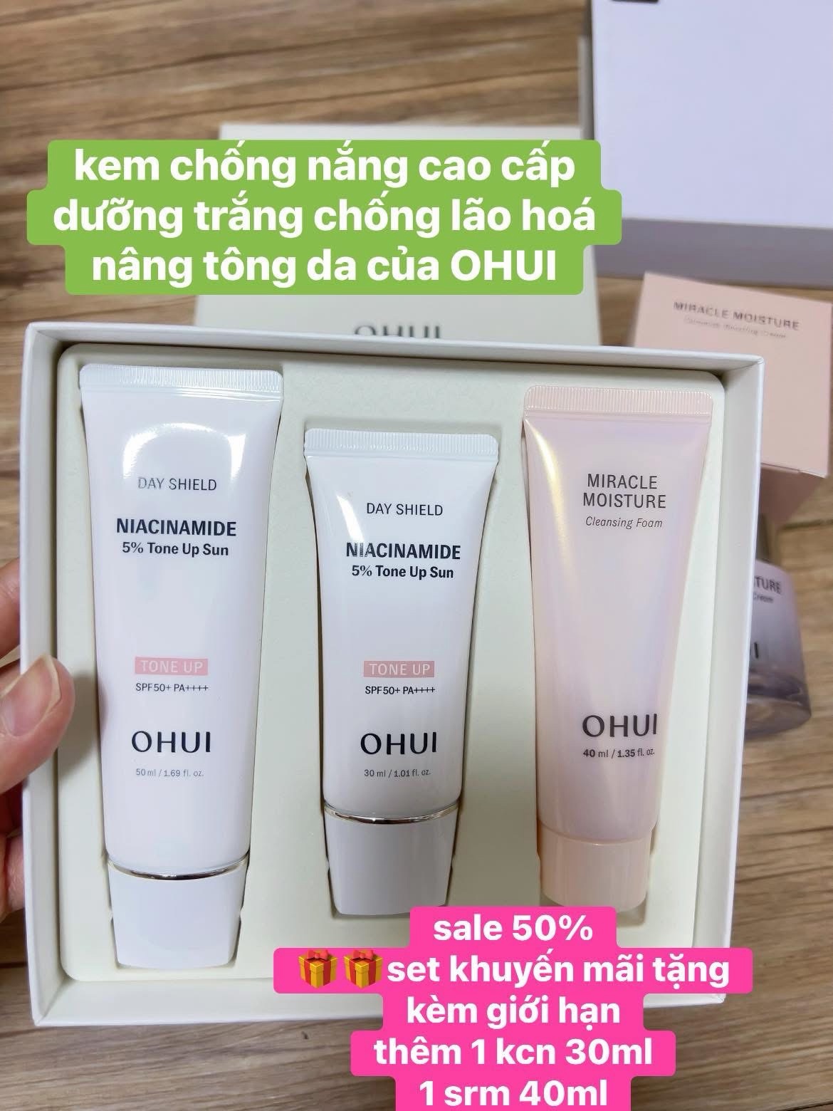 KEM CHỐNG NẮNG NÂNG TÔNG DƯỠNG TRẮNG OHUI DAY SHIELD NIACINAMIDE 5% TONE UP SUN (SET giới hạn)